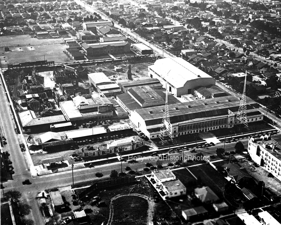 Warner Bros. Studios 1924 Sunset Blvd. and Bronson Ave. wm.jpg
